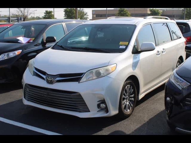 2018 Toyota Sienna XLE