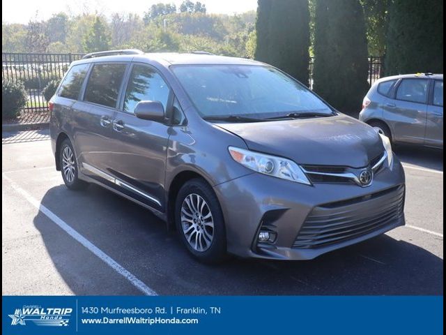 2018 Toyota Sienna XLE