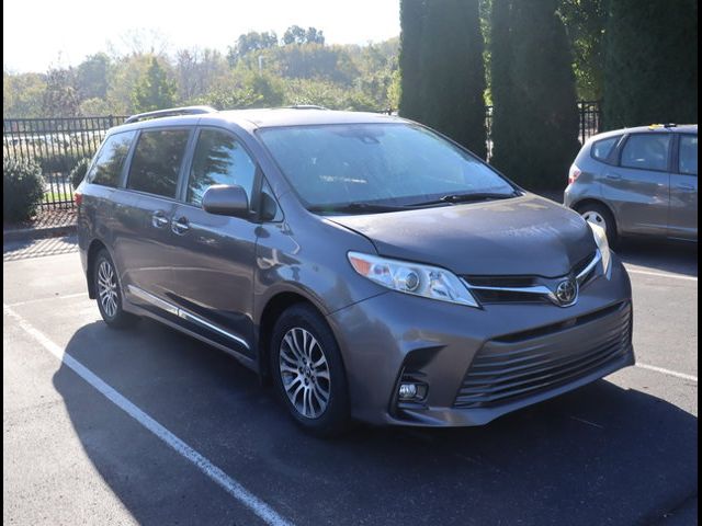 2018 Toyota Sienna XLE