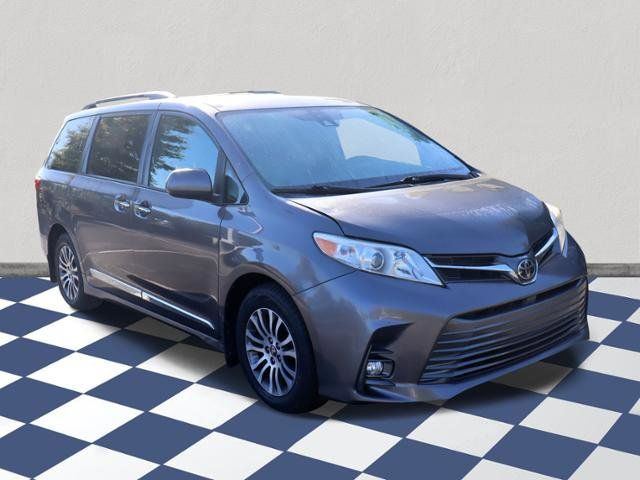 2018 Toyota Sienna XLE