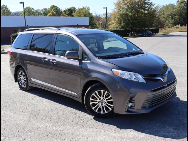 2018 Toyota Sienna XLE