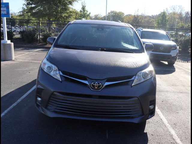 2018 Toyota Sienna XLE