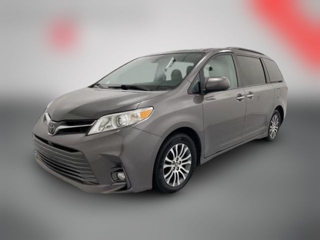 2018 Toyota Sienna XLE