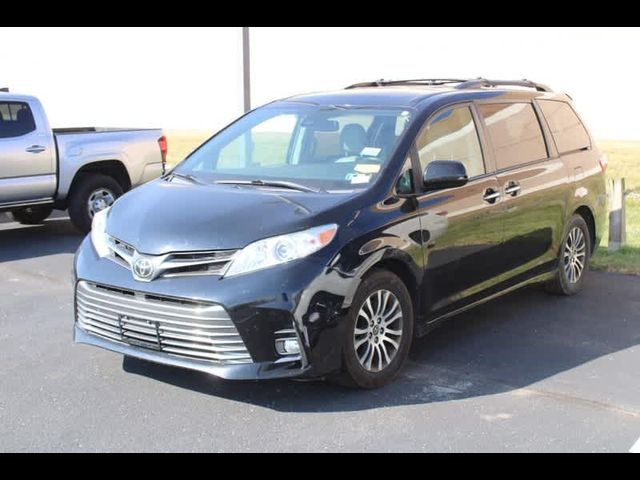 2018 Toyota Sienna XLE