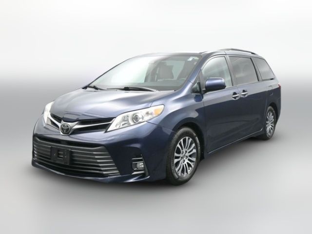 2018 Toyota Sienna XLE