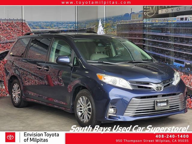 2018 Toyota Sienna XLE