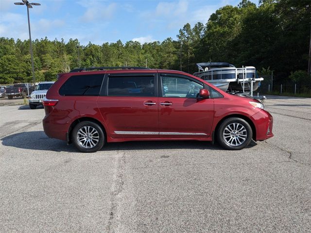 2018 Toyota Sienna XLE