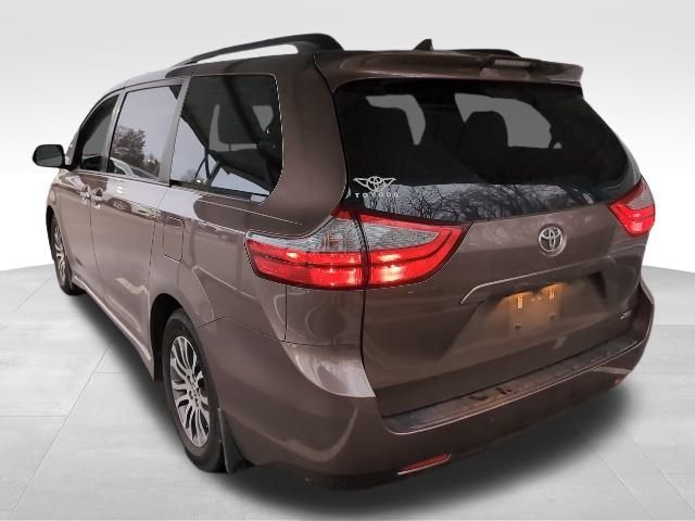 2018 Toyota Sienna XLE