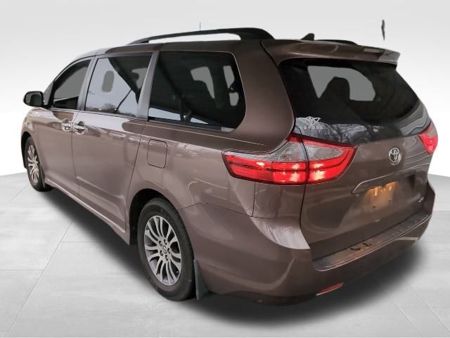 2018 Toyota Sienna XLE