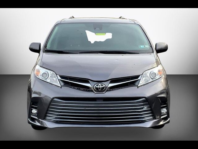 2018 Toyota Sienna XLE