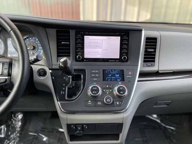 2018 Toyota Sienna XLE