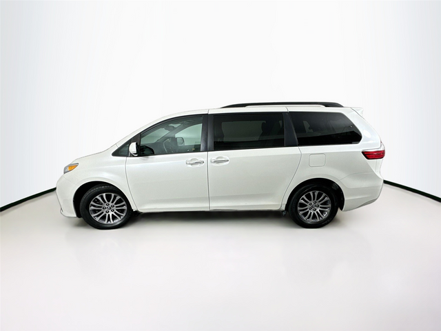 2018 Toyota Sienna XLE