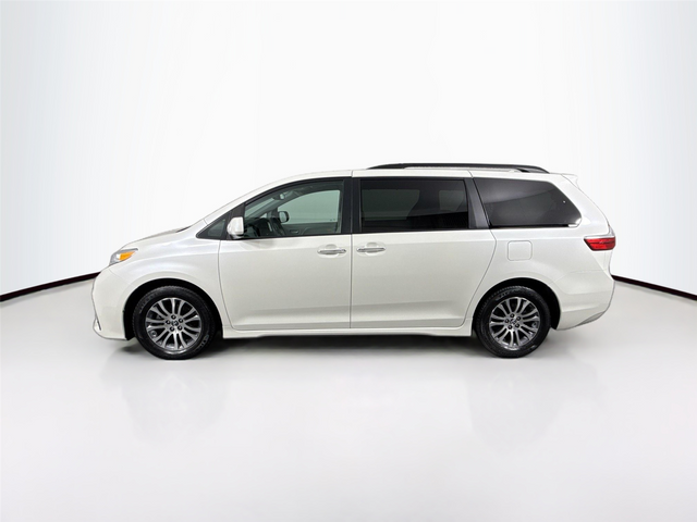 2018 Toyota Sienna XLE