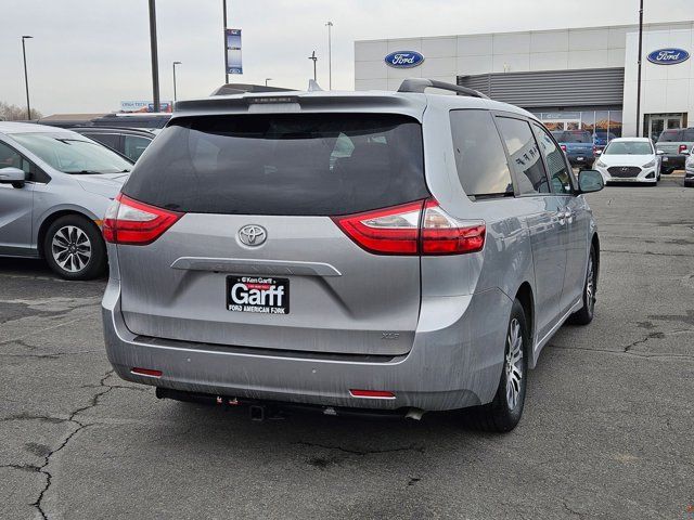 2018 Toyota Sienna XLE