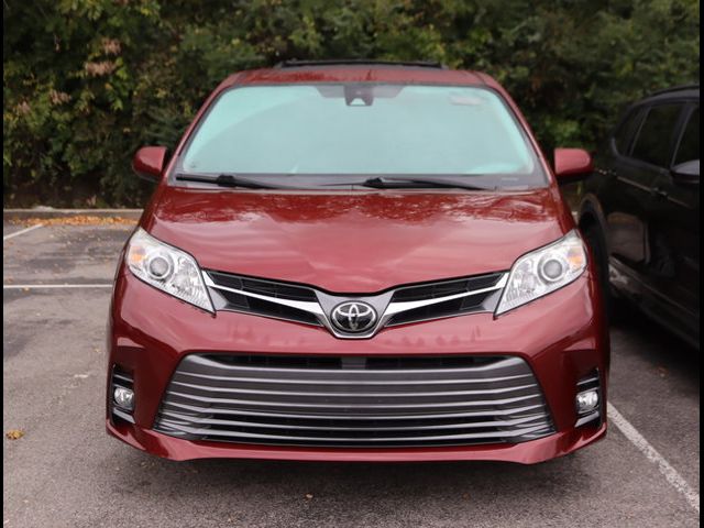 2018 Toyota Sienna XLE