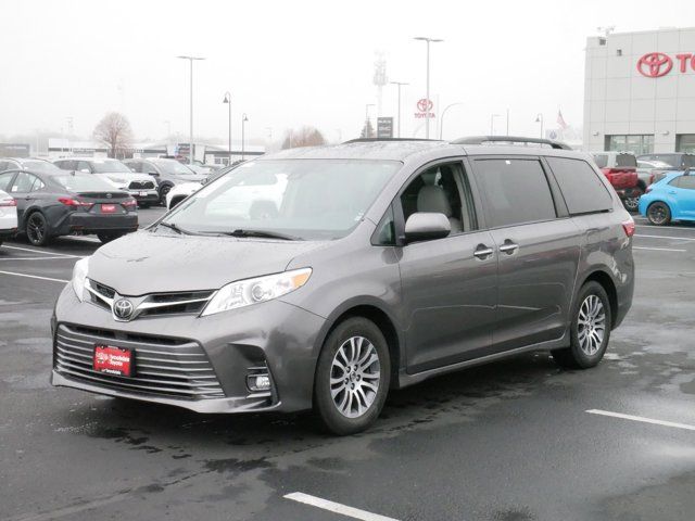 2018 Toyota Sienna XLE Auto Access Seat