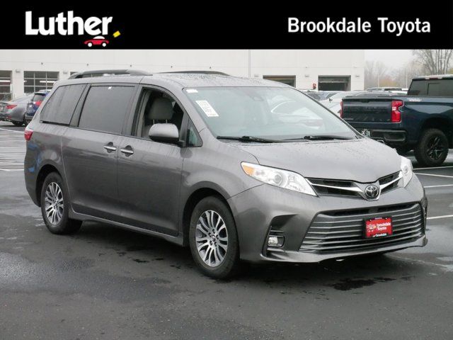 2018 Toyota Sienna XLE Auto Access Seat