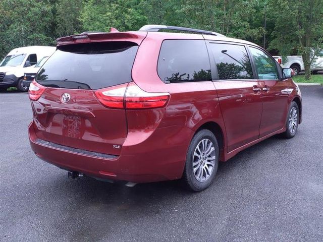 2018 Toyota Sienna XLE Auto Access Seat