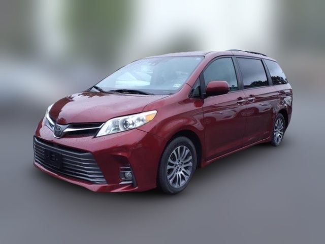 2018 Toyota Sienna XLE Auto Access Seat