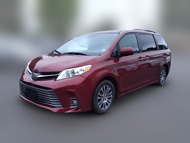 2018 Toyota Sienna XLE Auto Access Seat
