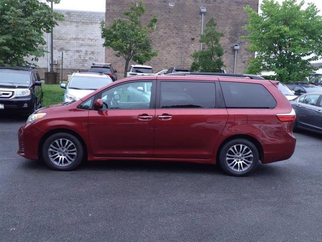 2018 Toyota Sienna XLE Auto Access Seat