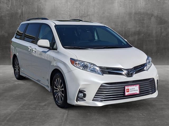 2018 Toyota Sienna XLE