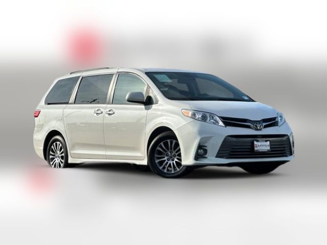 2018 Toyota Sienna XLE Auto Access Seat