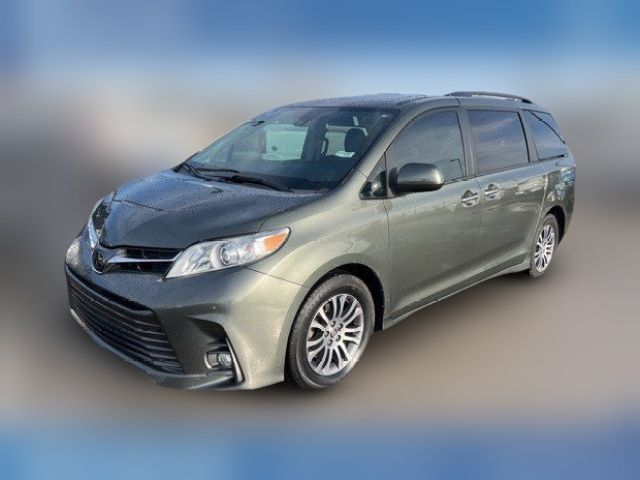 2018 Toyota Sienna XLE Auto Access Seat