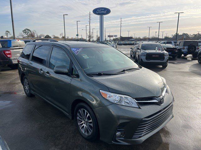 2018 Toyota Sienna XLE Auto Access Seat