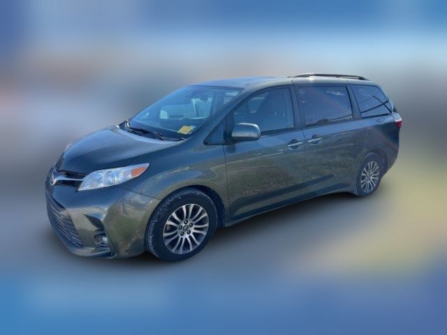 2018 Toyota Sienna XLE Auto Access Seat