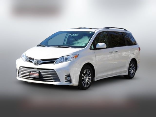 2018 Toyota Sienna XLE Auto Access Seat