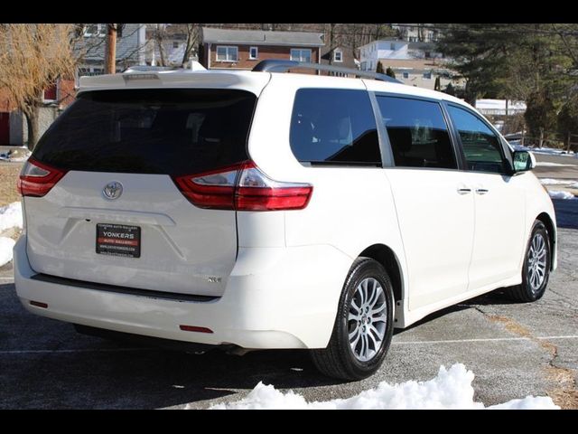 2018 Toyota Sienna XLE Auto Access Seat