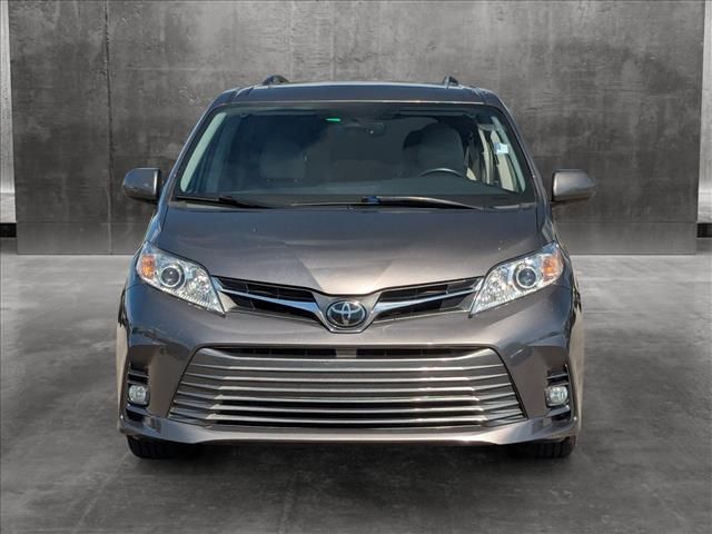 2018 Toyota Sienna XLE