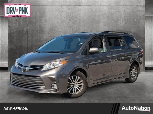 2018 Toyota Sienna XLE