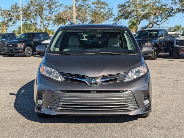 2018 Toyota Sienna XLE