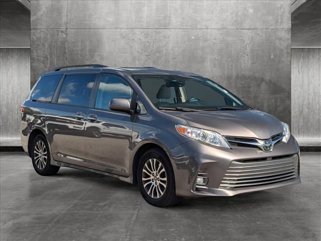 2018 Toyota Sienna XLE