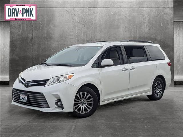 2018 Toyota Sienna XLE Auto Access Seat