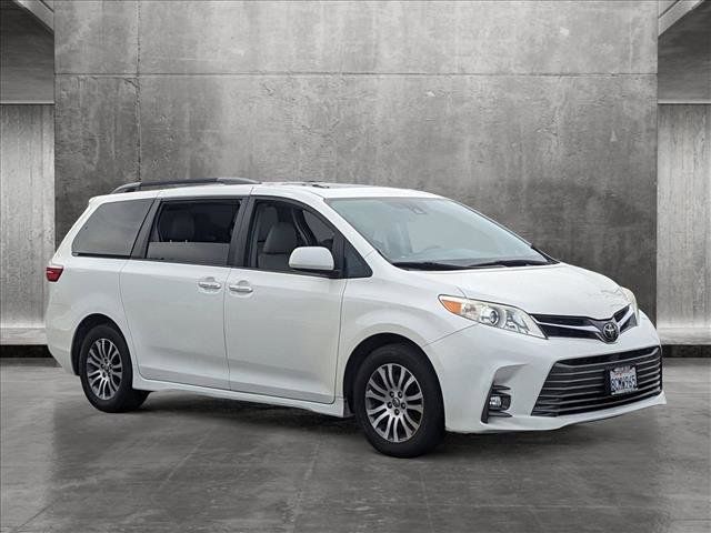 2018 Toyota Sienna XLE Auto Access Seat