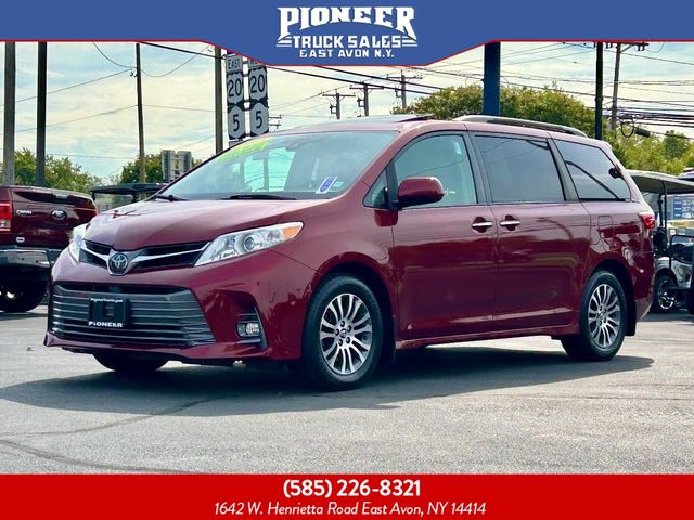 2018 Toyota Sienna XLE Auto Access Seat