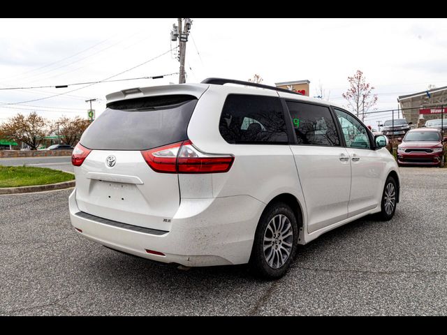 2018 Toyota Sienna XLE Auto Access Seat