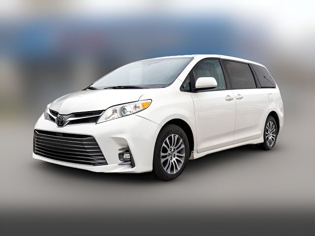 2018 Toyota Sienna XLE Auto Access Seat