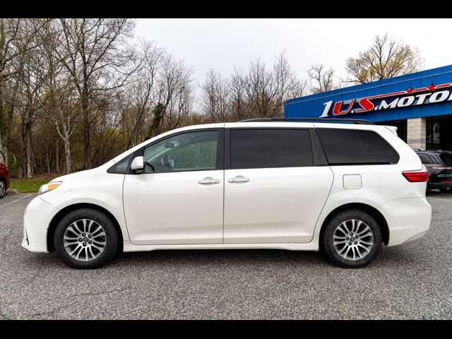 2018 Toyota Sienna XLE Auto Access Seat