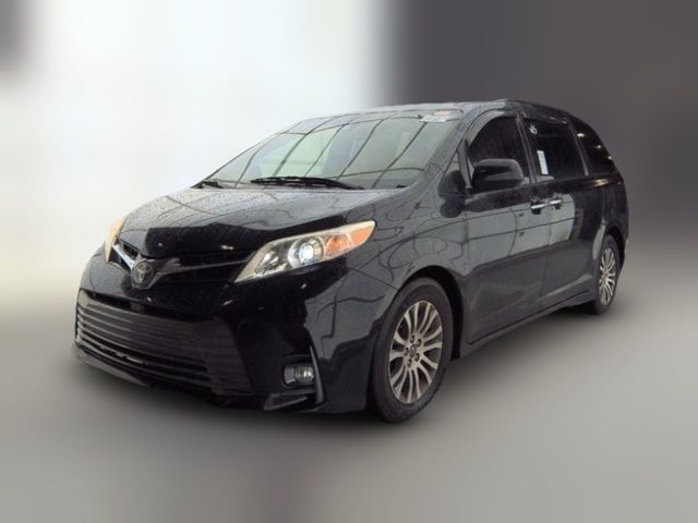 2018 Toyota Sienna XLE