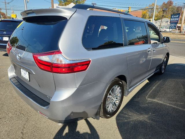 2018 Toyota Sienna 