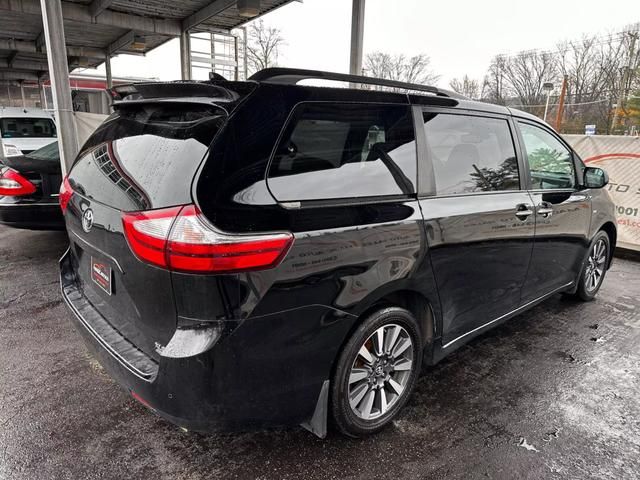 2018 Toyota Sienna XLE