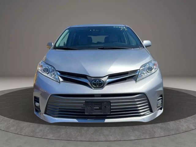 2018 Toyota Sienna XLE