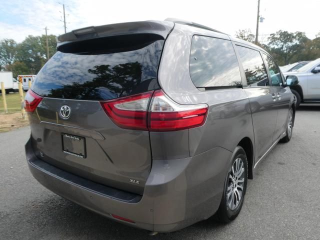 2018 Toyota Sienna XLE