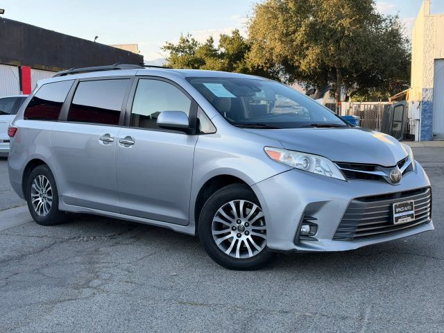 2018 Toyota Sienna XLE