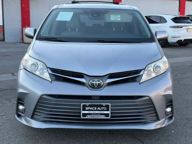 2018 Toyota Sienna XLE