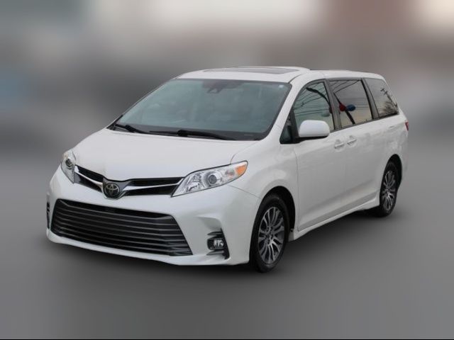 2018 Toyota Sienna XLE